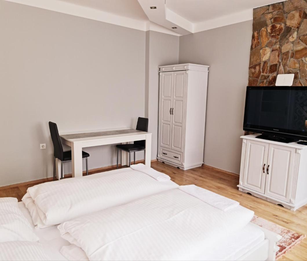 Huerrem Apartman Eger Exterior photo